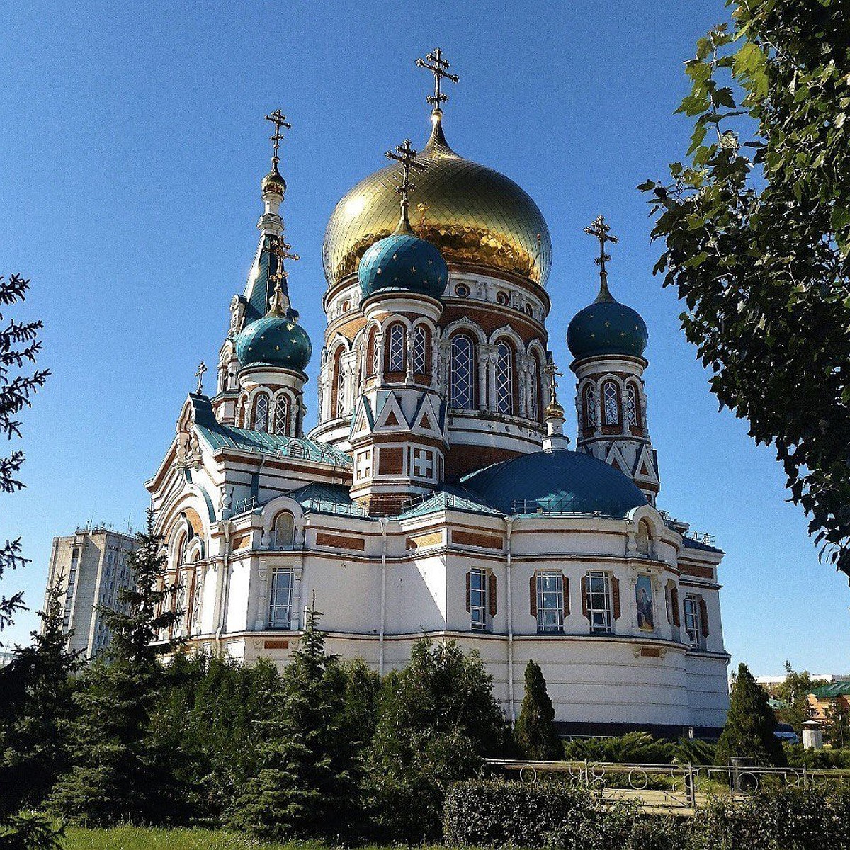 Экс-глава Омской области Полежаев назвал церковь культурным стержнем  общества - KP.RU