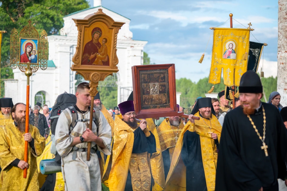 Паломники прошли с образом святителя Николая до реки Великой и обратно. Фото: Вятская епархия