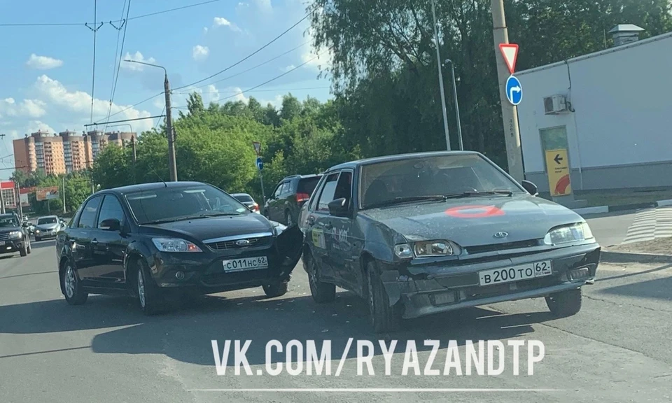 Фото с места ДТП. Социальная сеть "ВКонтакте", группа "ДТП/Аварии/Рязань".