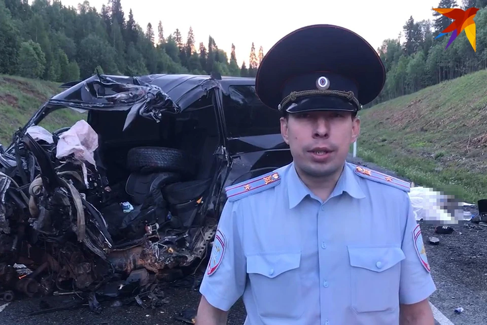 От удара переднюю часть УАЗика разорвало на куски - водитель и пассажир скончались на месте аварии. Фото: скриншотвидео