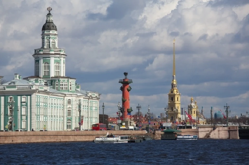 Мелодию исполнили под куполом башни Петропавловского собора в Санкт-Петербурге