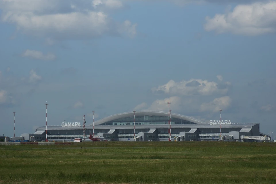 Пассажиров самолета разместили в самарском аэровокзале