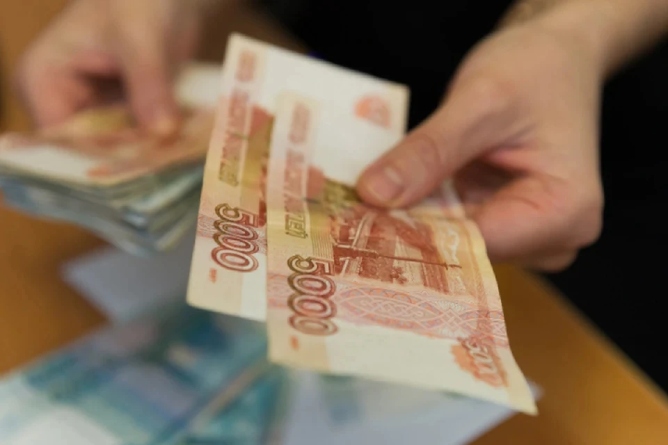 Сотрудникам под угрозой увольнения выделяют по МРОТ в месяц