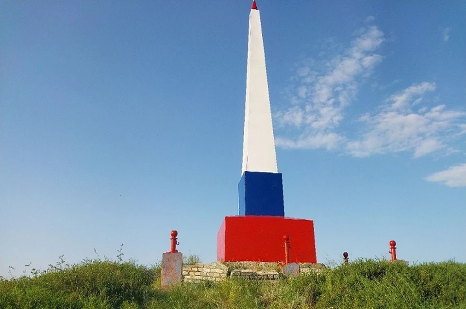 В Антрацитовском районе отреставрировали памятник советским воинам. Фото - администрация Антрацита и Антрацитовского района