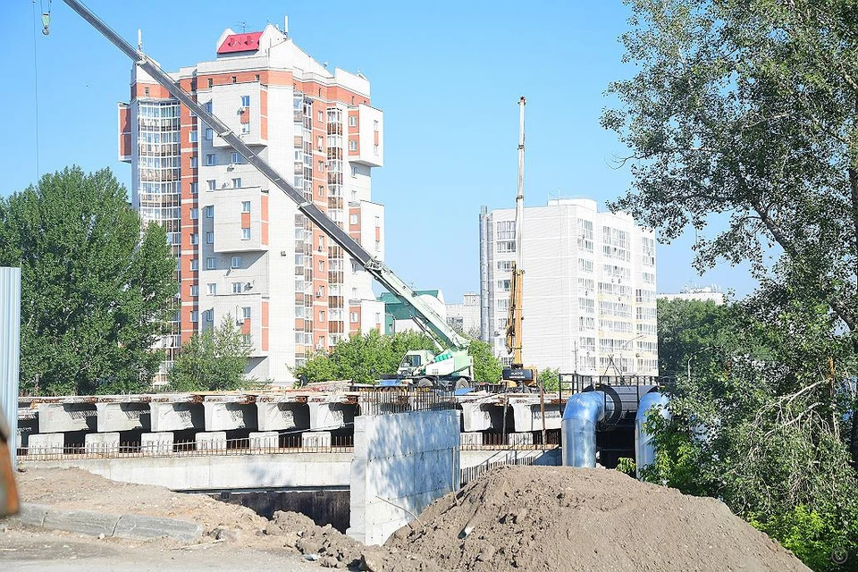 Строительство моста у Нового рынка в Барнауле