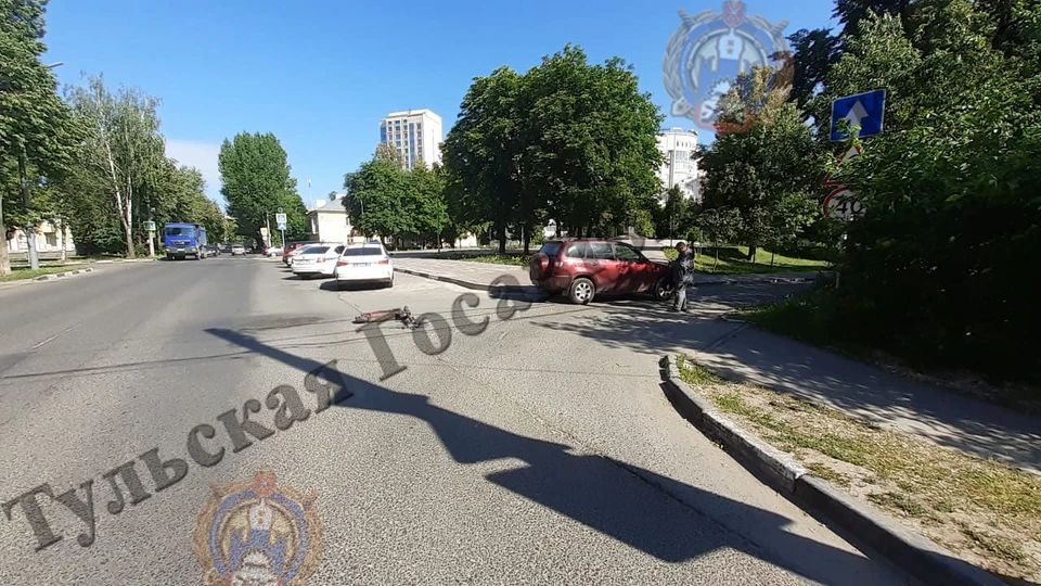 В Туле на улице Болдина автомобиль Vortex сбил 17-летнего юношу на электросамокате