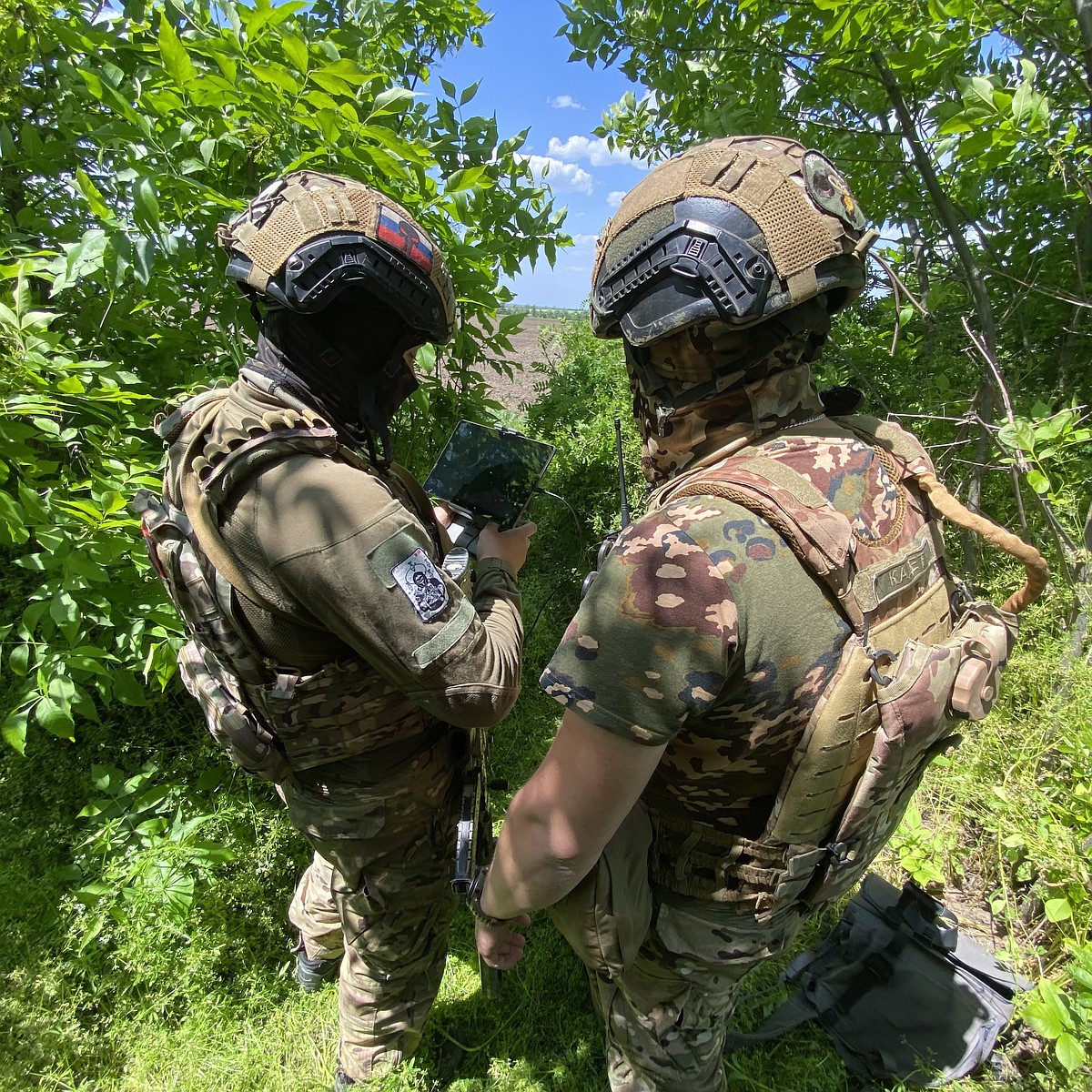 В баре в центре Воронежа отказались обслуживать мужчину в военной форме -  KP.RU