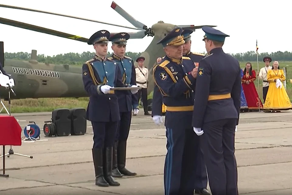 Церемония вручения прошла на аэродроме авиационной части.