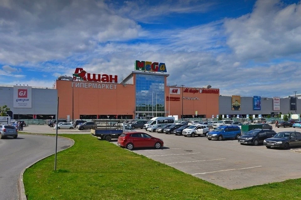 В Уфе эвакуировали ТРЦ «Мега» из-за обнаружения подозрительного ...