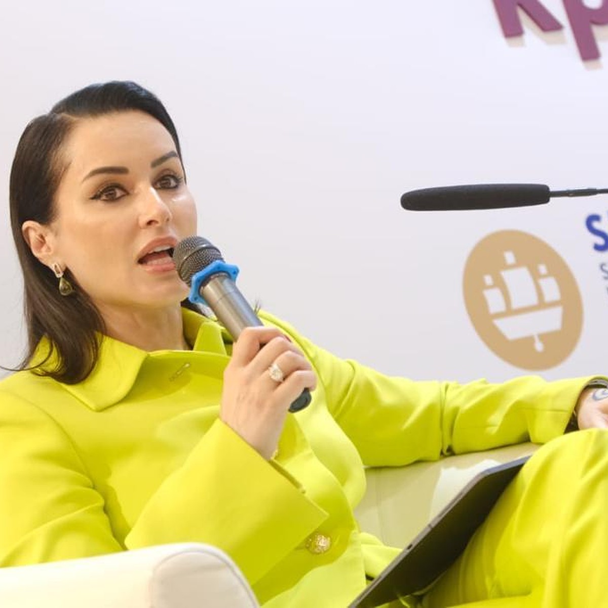 Екі жынысты әйел