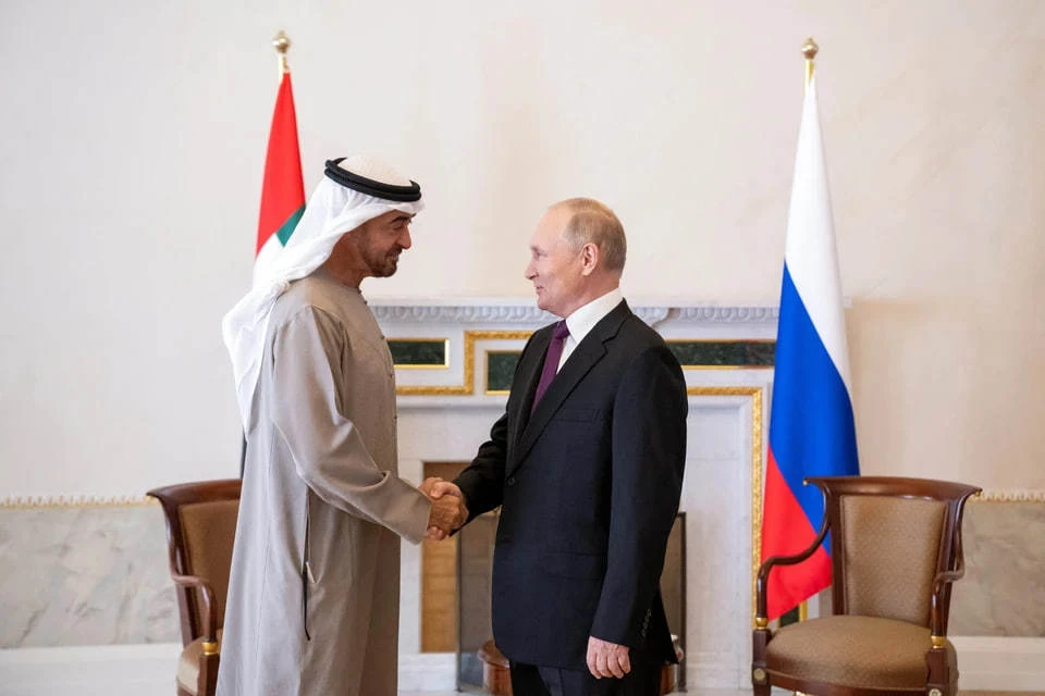 Путин поблагодарил президента ОАЭ за помощь в обмене удерживаемых на Украине людей