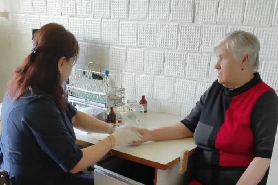 В поселке Донецкий прошел выездной прием с врачами из Кировска. Фото - правительство ЛНР