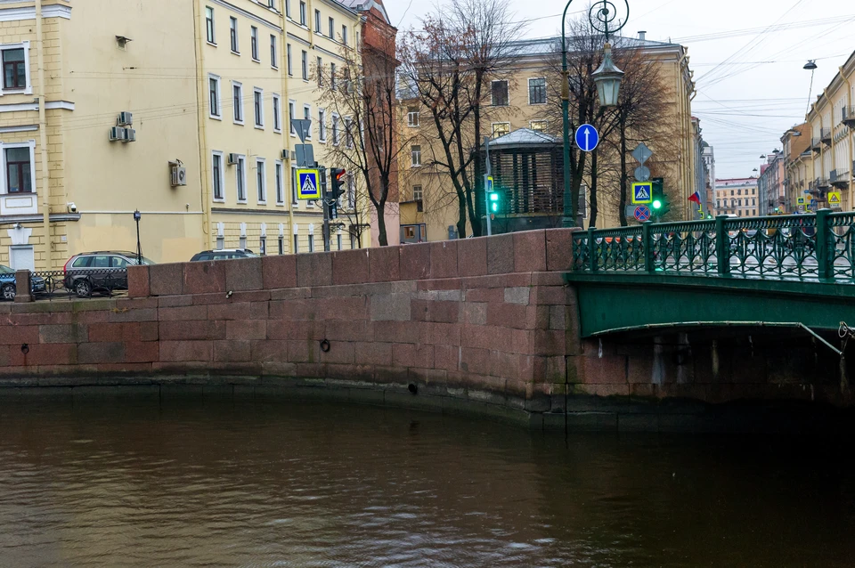 Движение по Варшавскому мосту в Петербурге ограничат на месяц из-за ремонта.