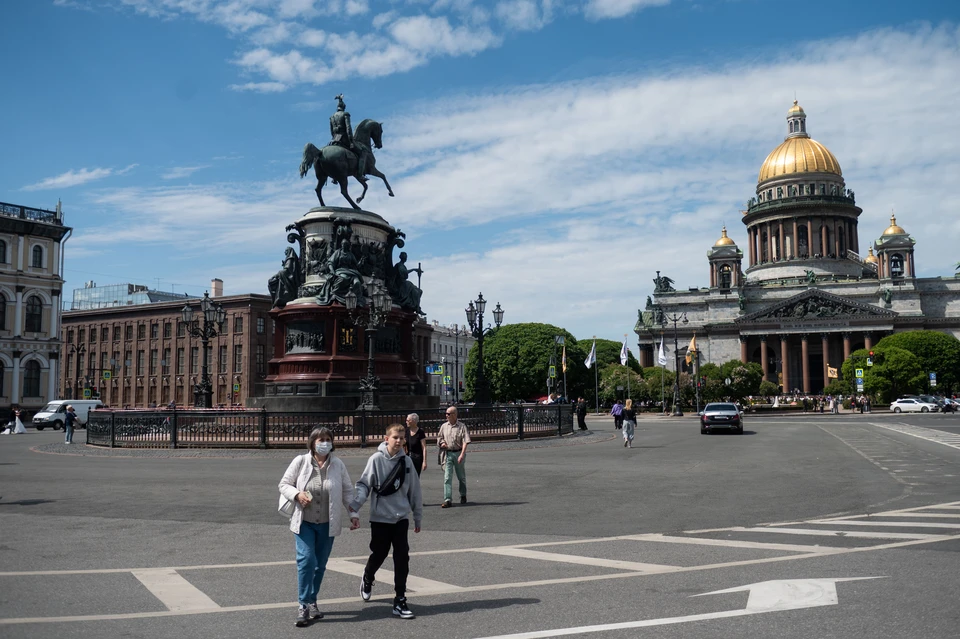 Жара начнет отступать в Петербурге 17 июня