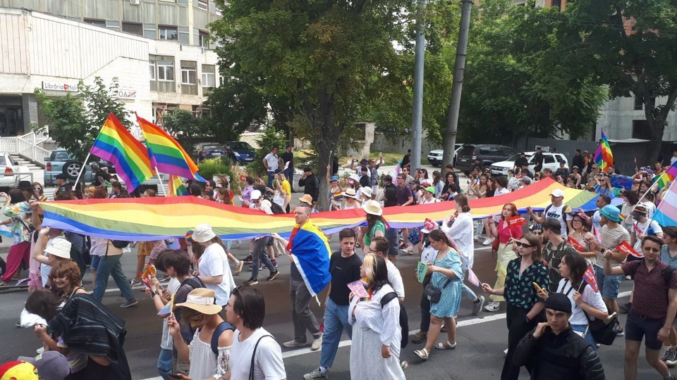 В Кишиневе прошел ЛГБТ-марш.