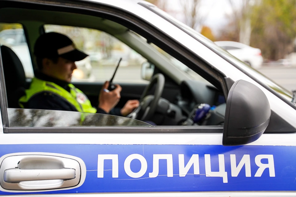 Правоохранители доставили мужчину в больницу.