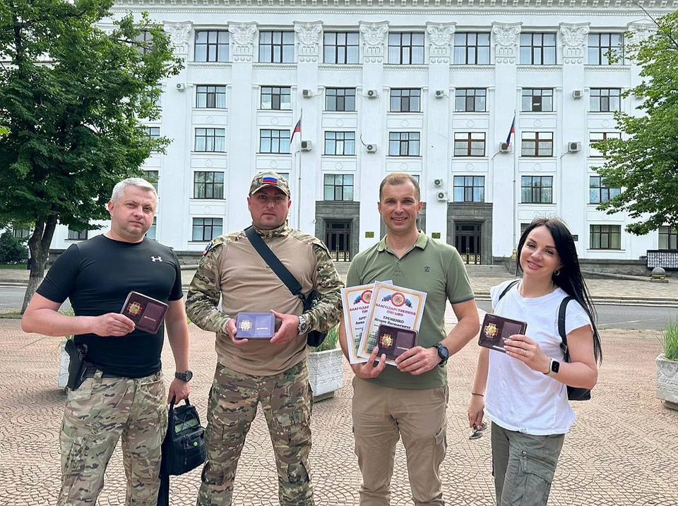 Волонтеры получили государственные награды. Фото - телеграм-канал благотворительного фонда «Добро и Дело»