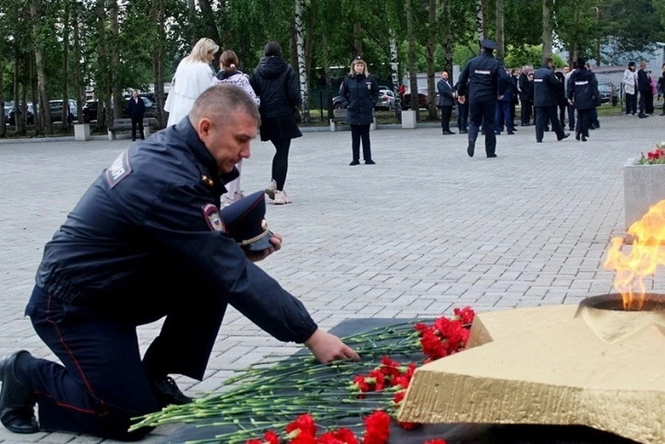Тагильчане почтили память героев. Фото: пресс-служба Администрации Нижнего Тагила