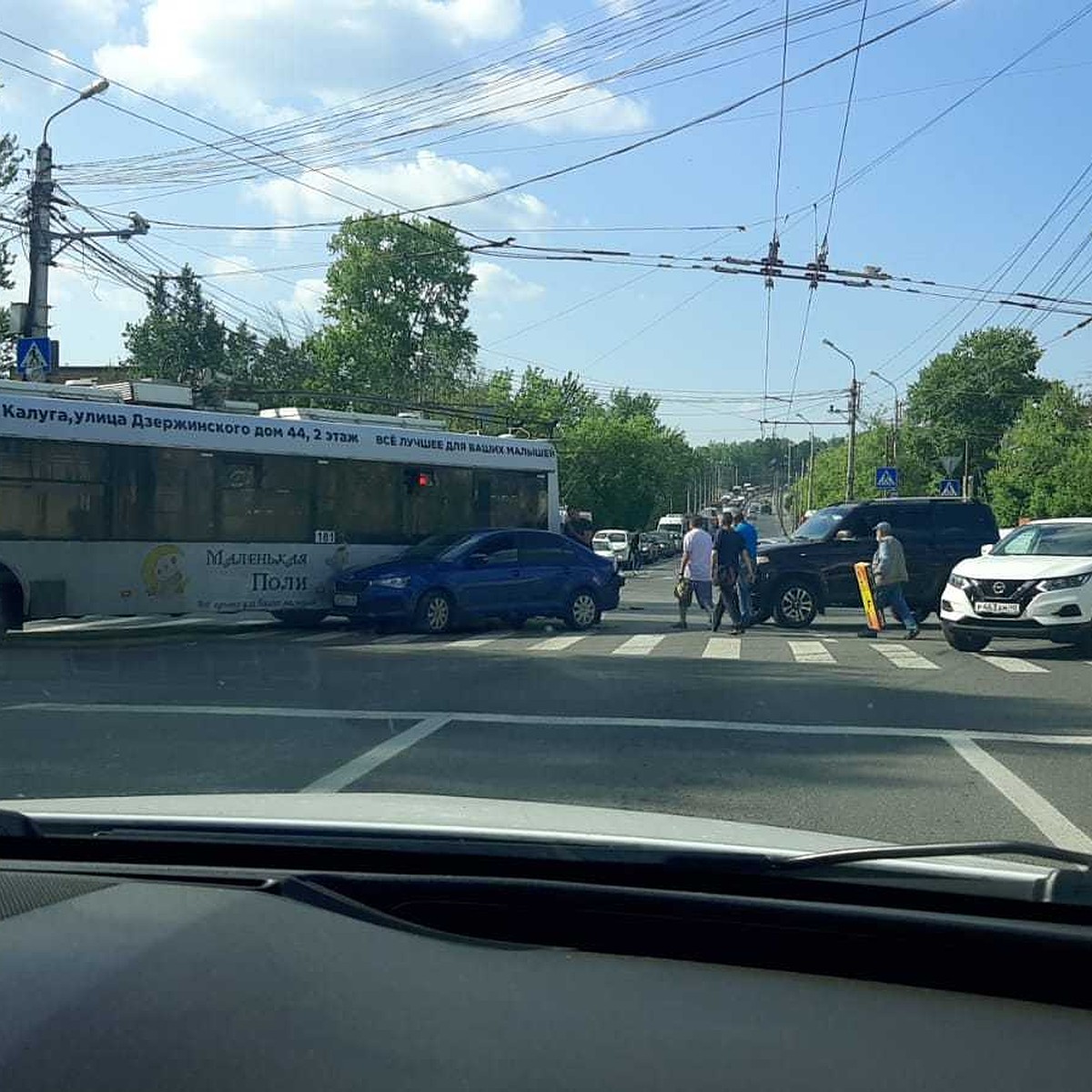 В Калуге четыре полосы на улице Московской перекрыты из-за ДТП - KP.RU