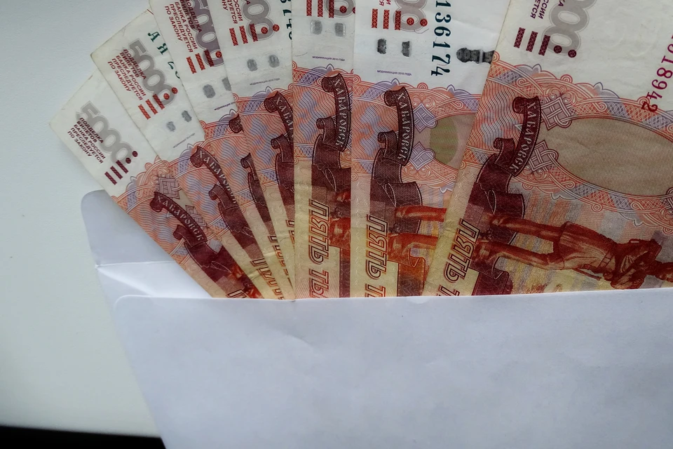 Экс-глава администрации сельского поселения Измалковского района обманом забрала у подчиненных 30 тысяч рублей