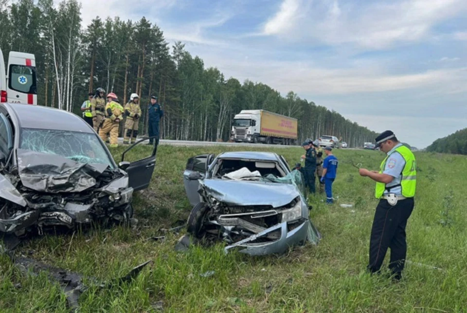Один из водителей выехал на встречную полосу. Фото: отдел пропаганды ГИБДД по Свердловской области