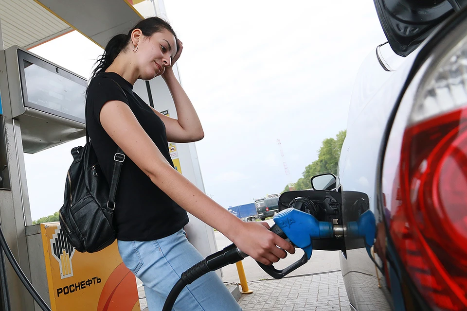 Цены на бензин в России подскочили больше, чем в половину.