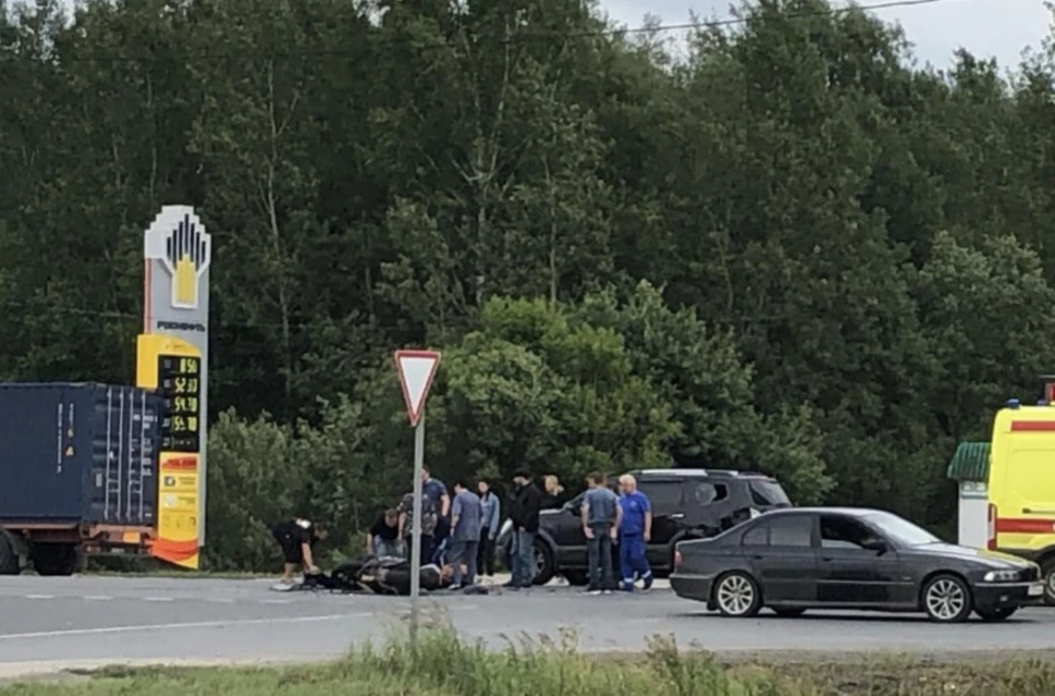 Жёсткое ДТП с мотоциклом произошло под Смоленском. Фото: «Подслушано Смоленск» ВКонтакте.