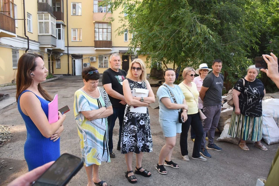 Жители дома поинтересовались, будет ли компенсация за поврежденное во время пожара имущество