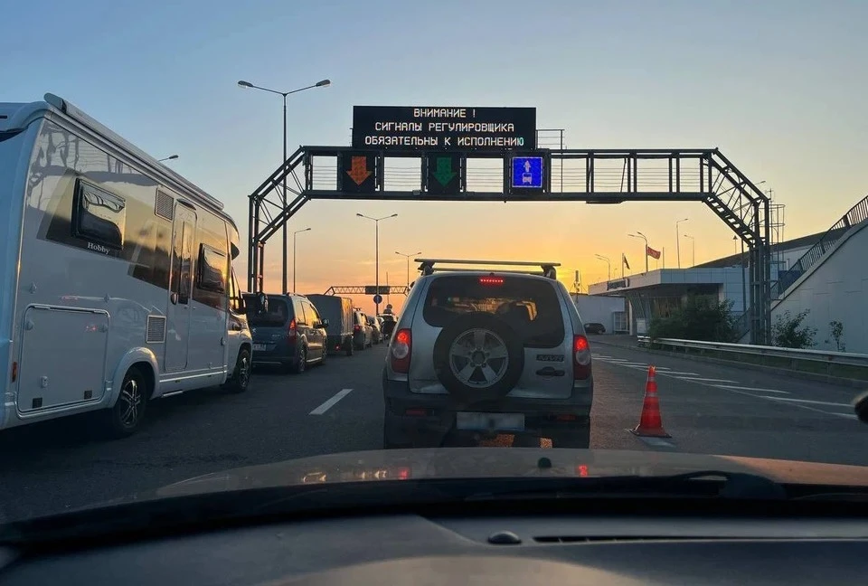 Пробка на Крымском мосту со стороны Краснодара 4 июля составила 7,3 километров. Фото: чат для автомобилистов "Крымский мост"
