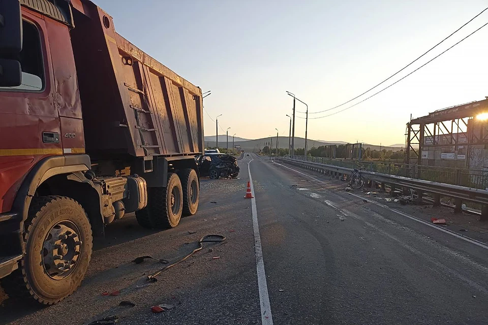 В ДТП пострадали четыре человека, в том числе проезжавшие мимо велосипедисты. Фото: УГИБДД по МО