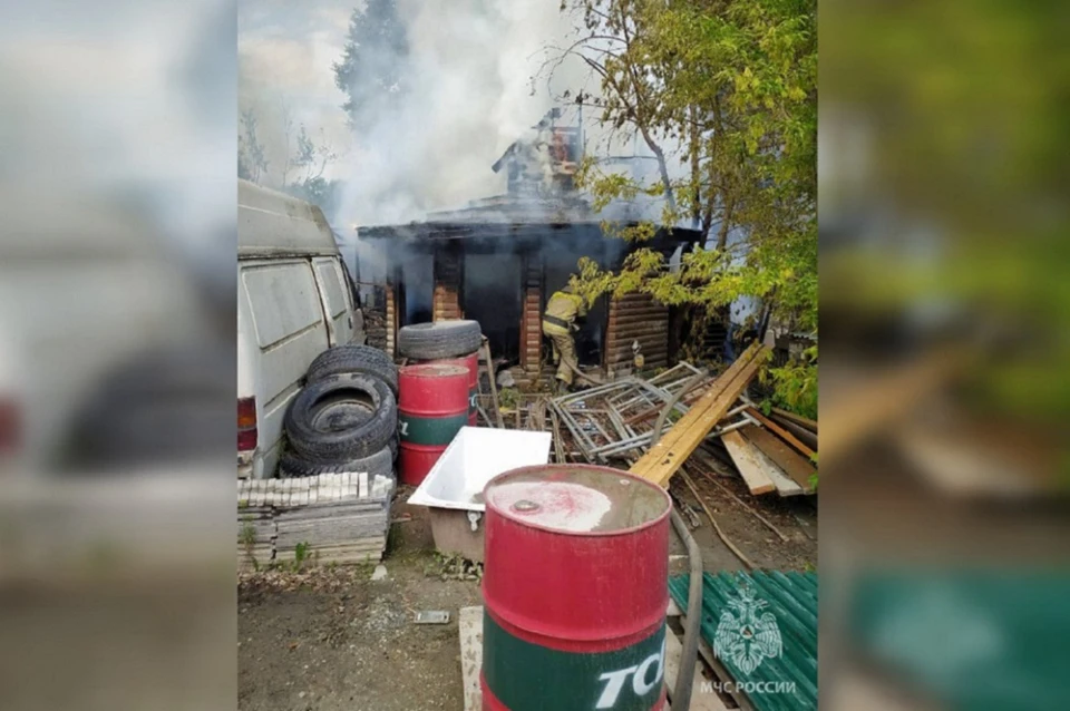 Машину не смогли отогнать из-за отсутствия колес. Фото: ГУ МЧС России по НСО.