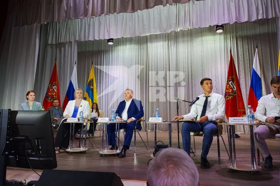С жителями города встретились представители компании-разработчика генплана, чиновники горадминистрации и министерства архитектуры