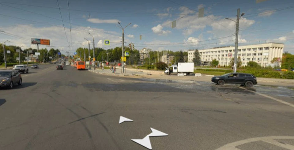 Полуобнаженную девушку заметили на площади Советской в Нижнем Новгороде
