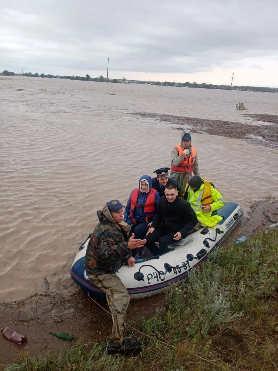 Около 100 домов подтопило из-за обильного дождя в Саратовской области -  KP.RU