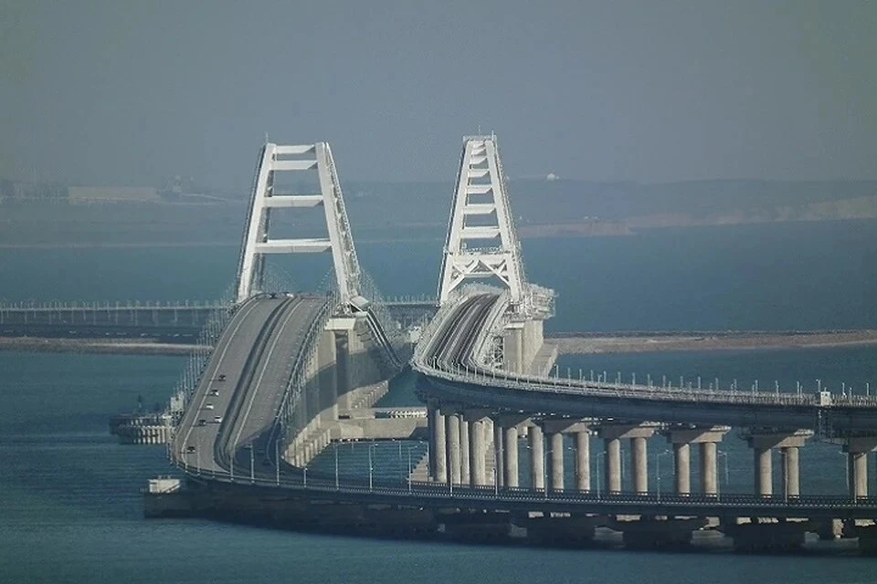 Аксенов: На Крымском мосту из-за ЧП остановлено движение