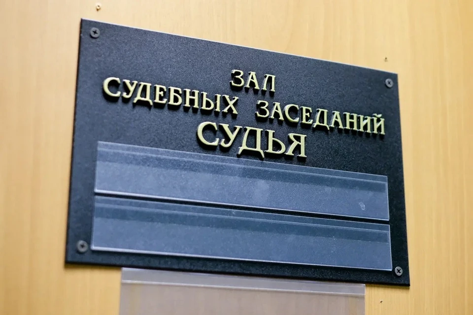 Поджигателя двери коммуналки в Новый год судят в Петербурге.