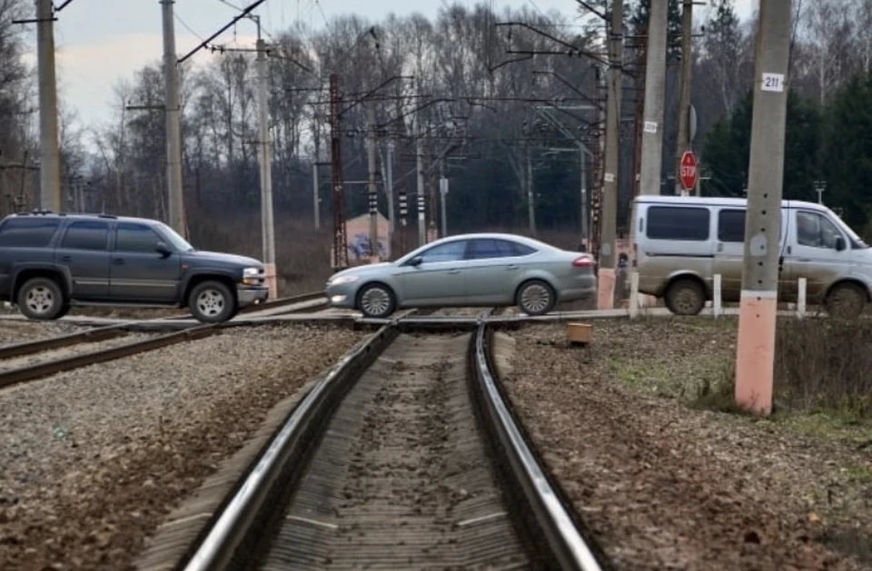 Ж/д переезд временно перекроют в Смоленской области.