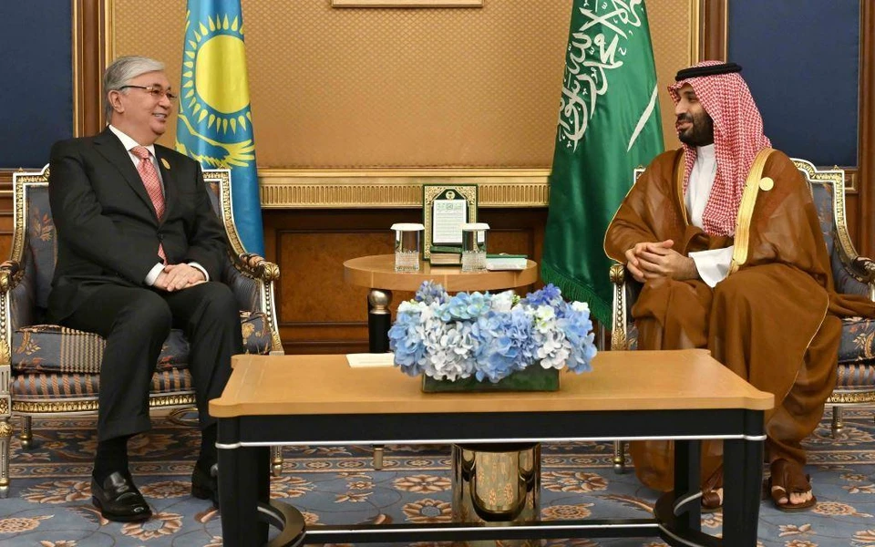 Президент Касым-Жомарт Токаев провел встречу с Наследным принцем Саудовской Аравии Мухаммедом бен Салманом Аль Саудом.