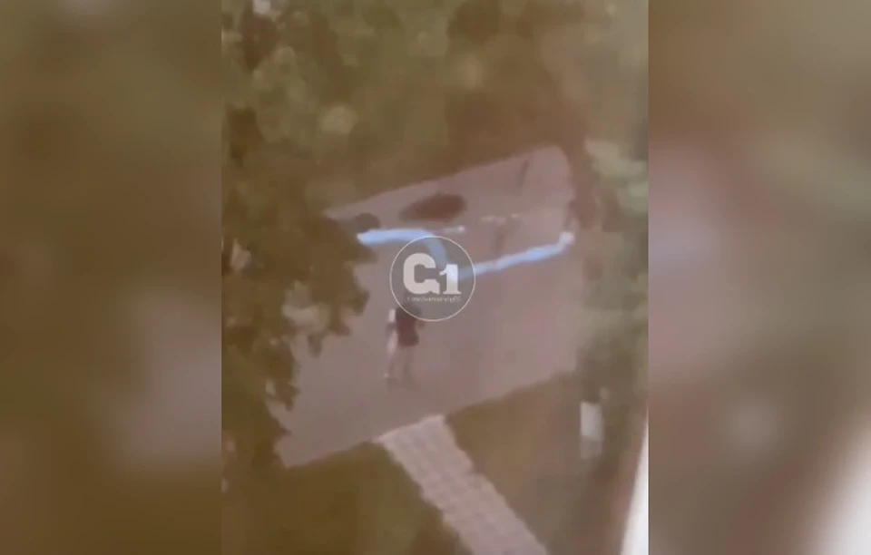 Самарцев возмутило поведение парней, но прогнать их никто не решился / Фото: телеграм-канал "Самара № 1"