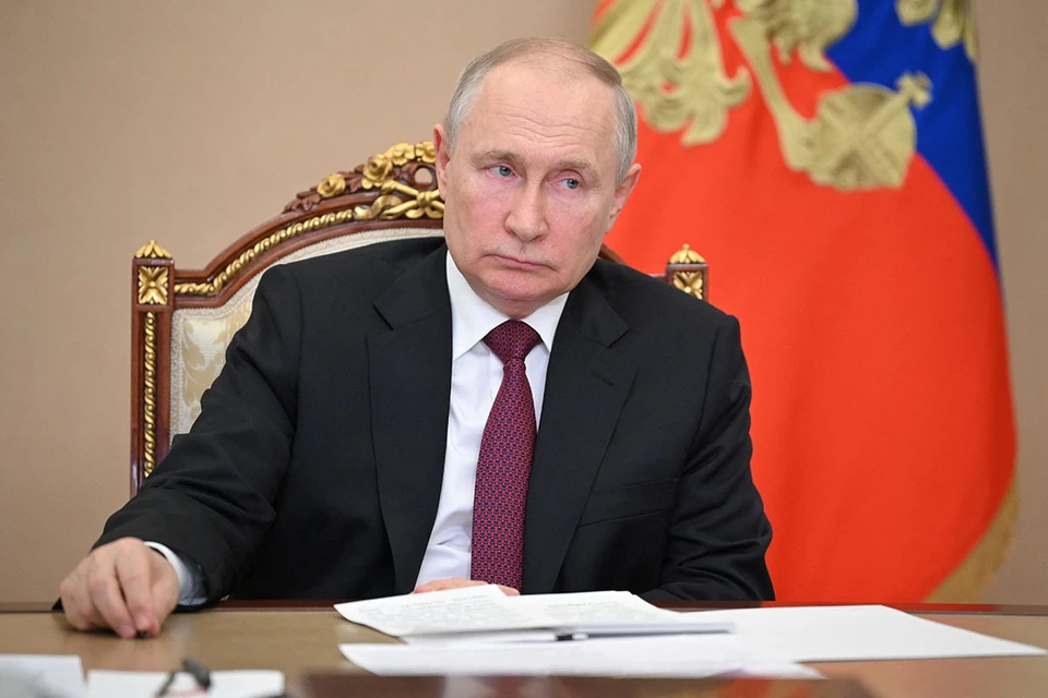 Президент России Владимир Путин подписал закон о повышении предельного возраста для пребывания в запасе на пять лет для граждан, которые имеют воинские звания ниже офицерских.