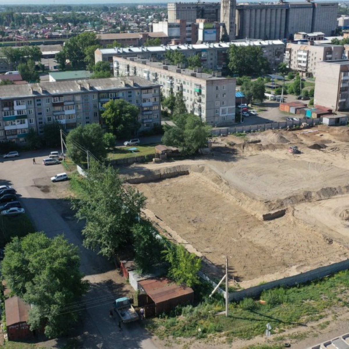 В Абакане археологи обнаружили на стройплощадке многоэтажки бронзовые  артефакты возрастом около 2,5 тысячи лет - KP.RU