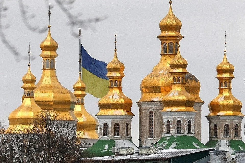 Опечатанный корпус Киево-Печерской лавры вскрыли после аварии на теплотрассе