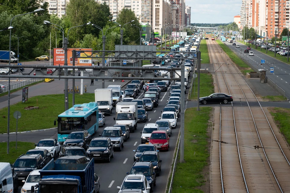 Огромные пробки образовались в Петербурге в первый день саммита «Россия-Африка».