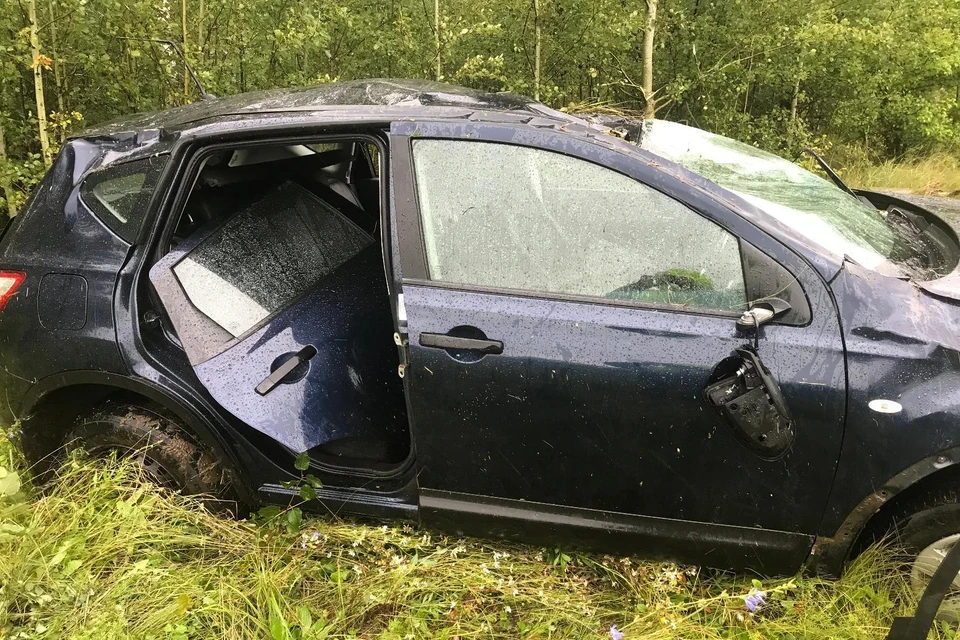 Водитель и пассажиры пострадали в перевернувшемся «Ниссане» под Липецком