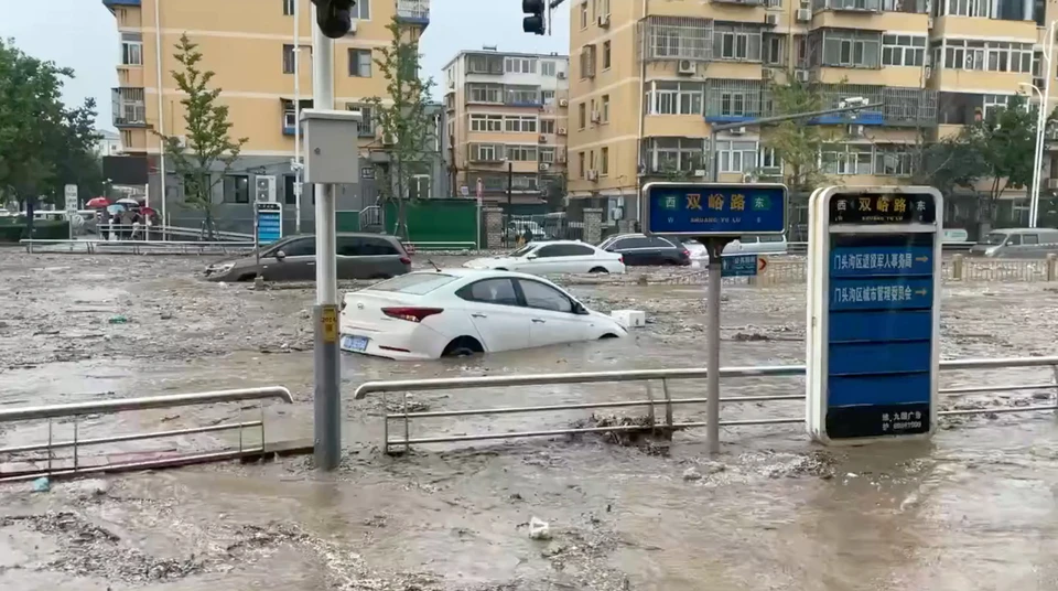 Два человека погибли из-за проливных дождей в Пекине