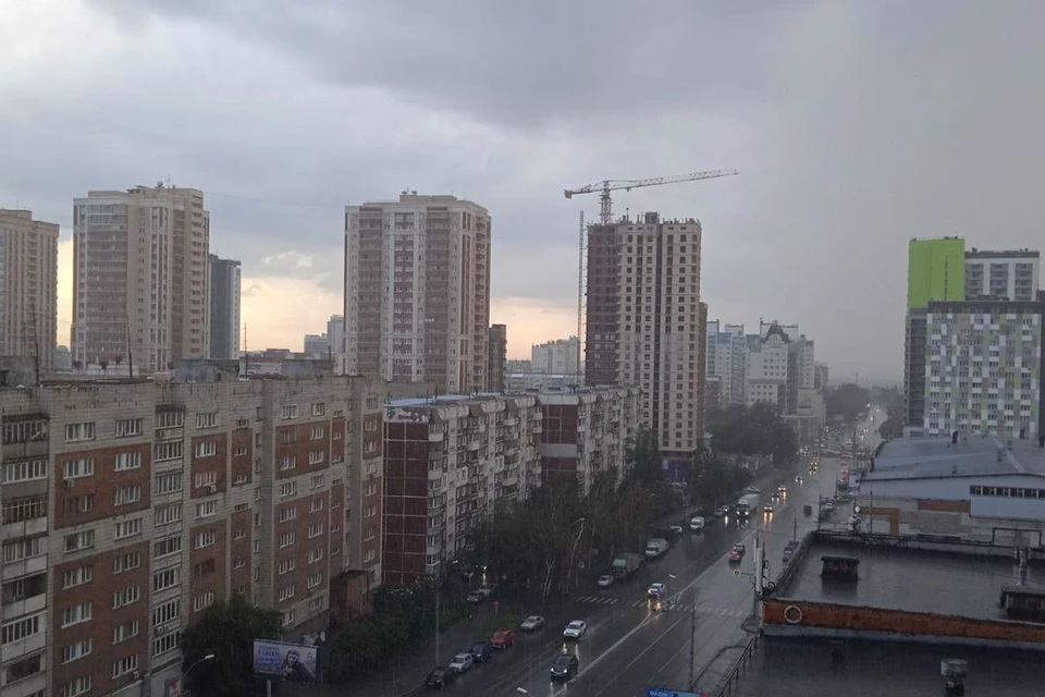 В Новосибирске 31 июля пошел ливень.