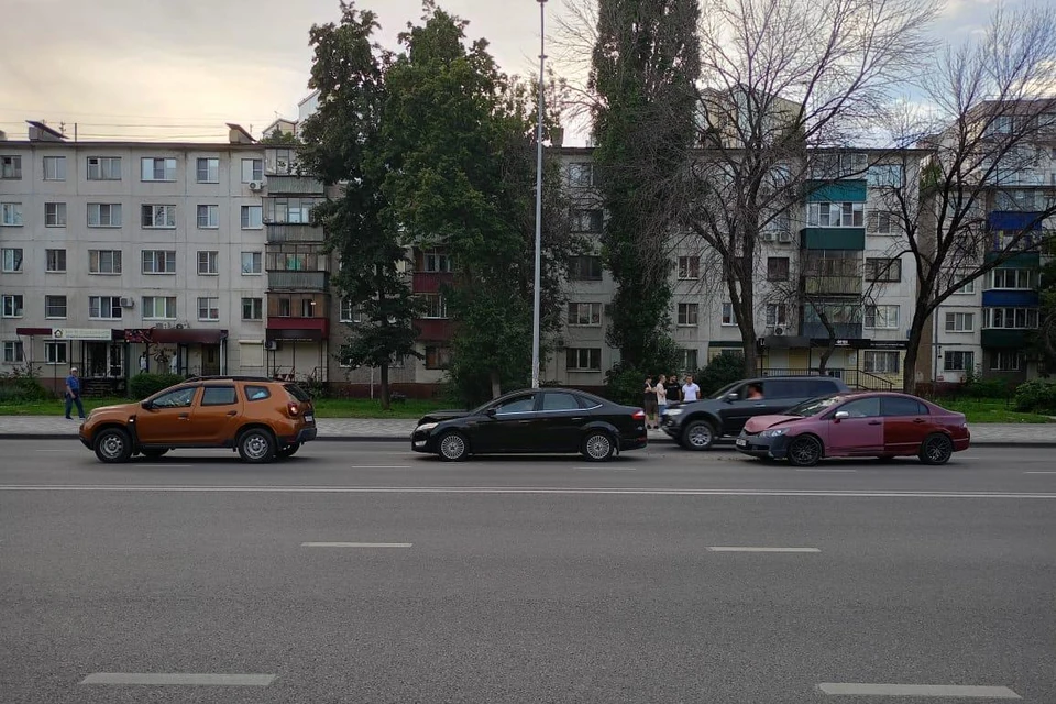 «Хонда», «Форд» и «Рено» столкнулись на проспекте Победы в Липецке