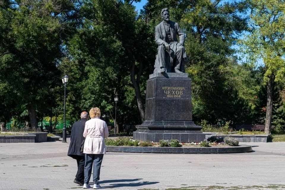 Работа, связанная с выплатами и приемом заявок, продолжается