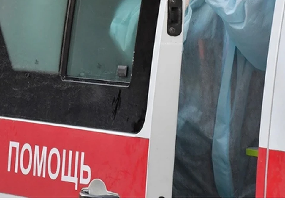 На помощь мужчине пришли медики.