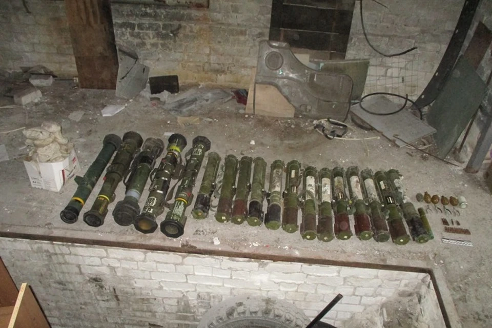 В Северодонецке ЛНР выявлен схрон с иностранным оружием и боеприпасами. Фото - МВД ЛНР